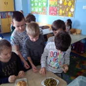 Warsztaty kulinarno-przyrodnicze w klasach 1 (04.2017)